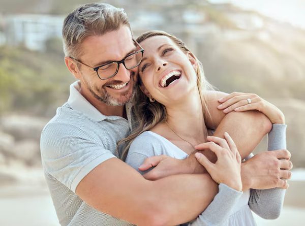 People – Beach Happy Couple Love